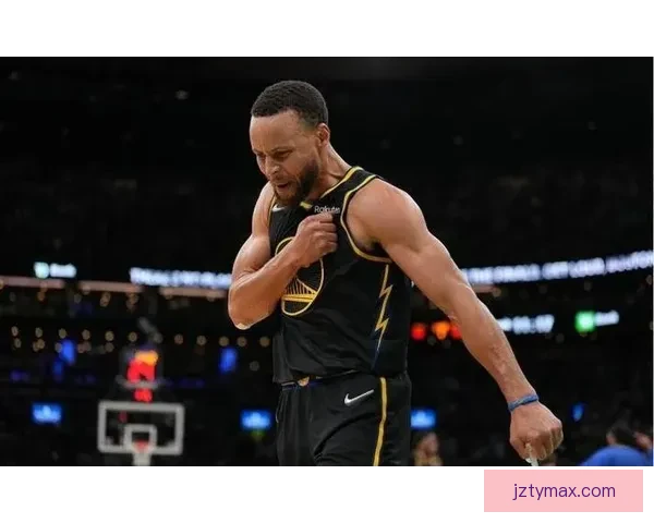 勇士官方：库里完成全队对抗训练 本周末将进行伤情重新评估