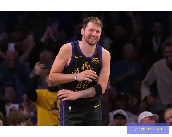 东契奇荣膺生涯第七次月最佳场均37+8+7表现出色 获防守提名